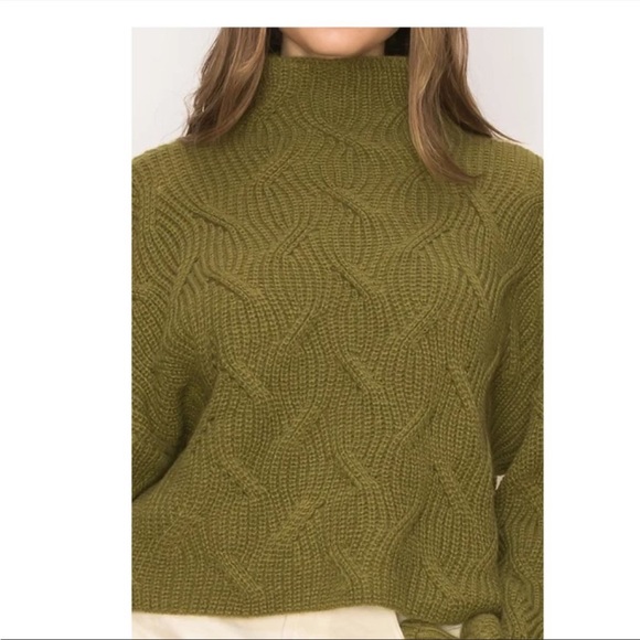 Cropped Oversized Boxy Cable Knit Sweater (L) - Picture 2 of 6